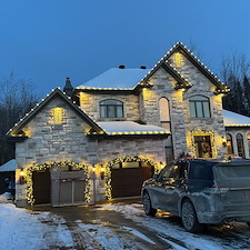 Installing-breathtaking-Christmas-lights-in-Mirabel-Leave-it-to-the-pros 6